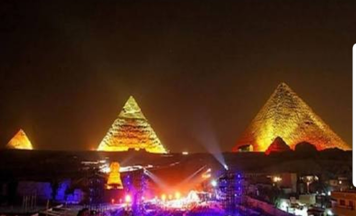 Spectacle son et lumière Pyramides'